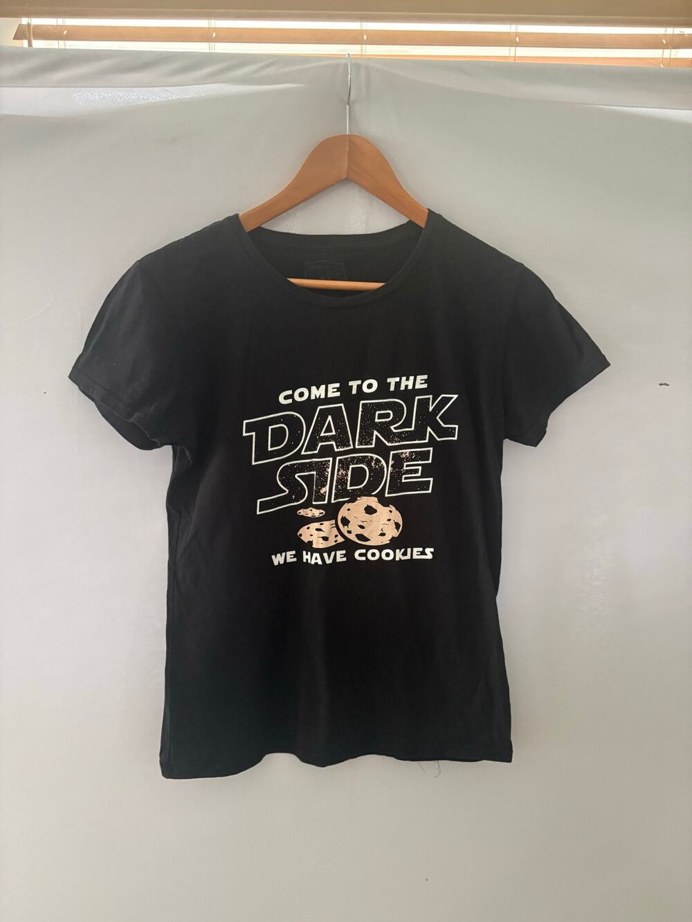 Snorg Tees Women's Come to the Dark Side We Have Cookies Graphic T-Shirt Medium